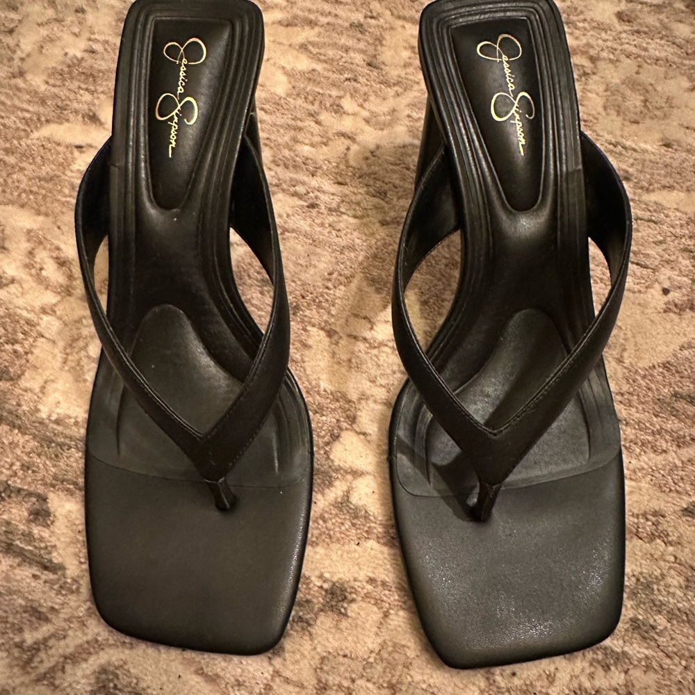 Jessica Simpson Elegant Black 3.5 inch Thong Heels. Never worn